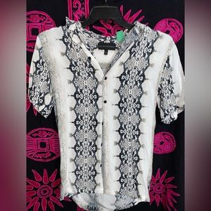 Collared Button Down Short Sleeve Shirt Mens XS Snake Skin Print No Boundaries